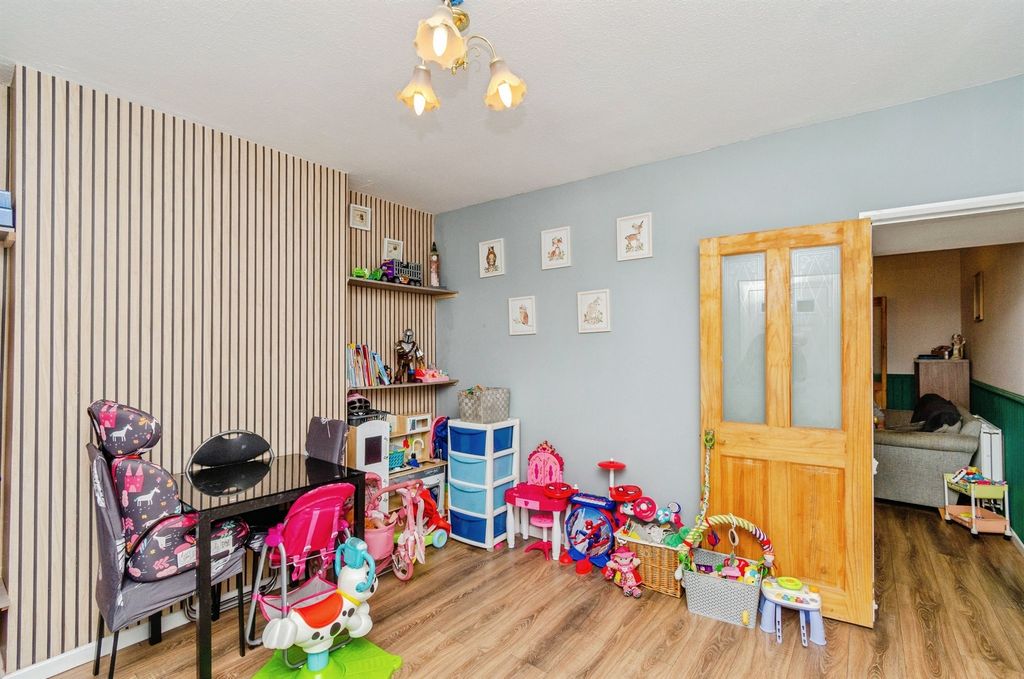 Property photo 3 of 17