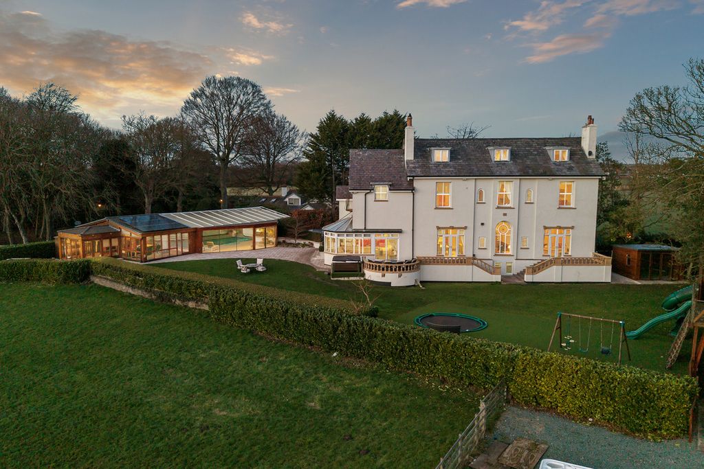 Property photo 1 of 48