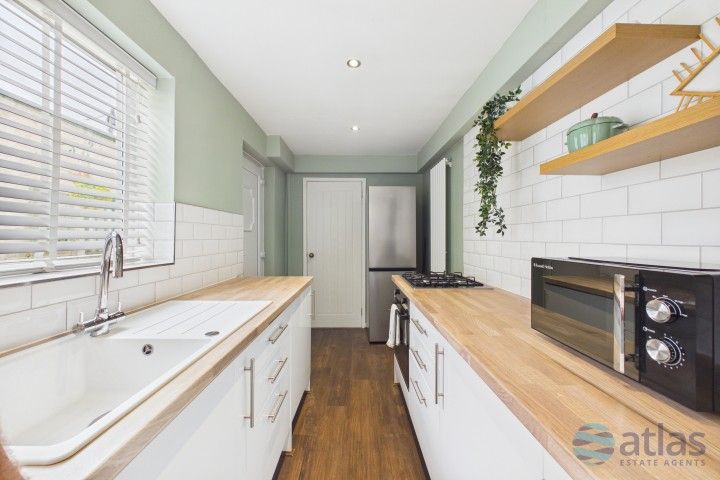 Property photo 3 of 14 Kitchen