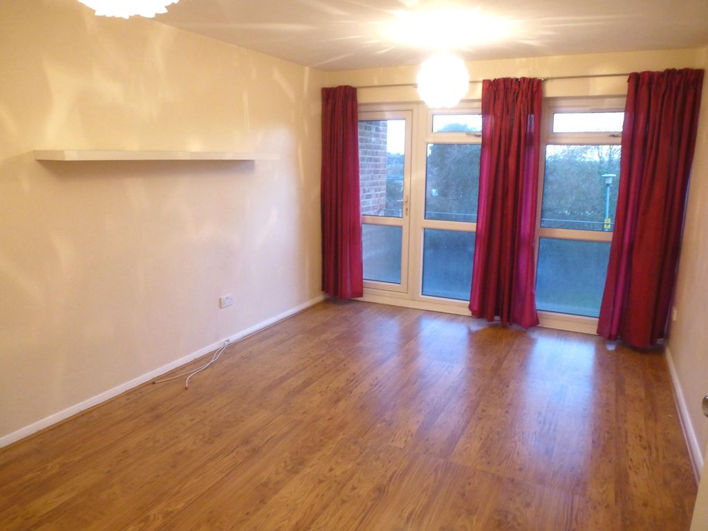 Property photo 3 of 6 Living Room