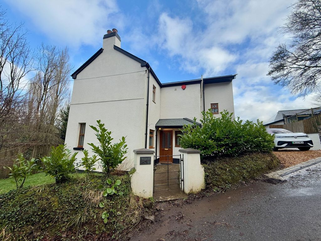 Property photo 3 of 27