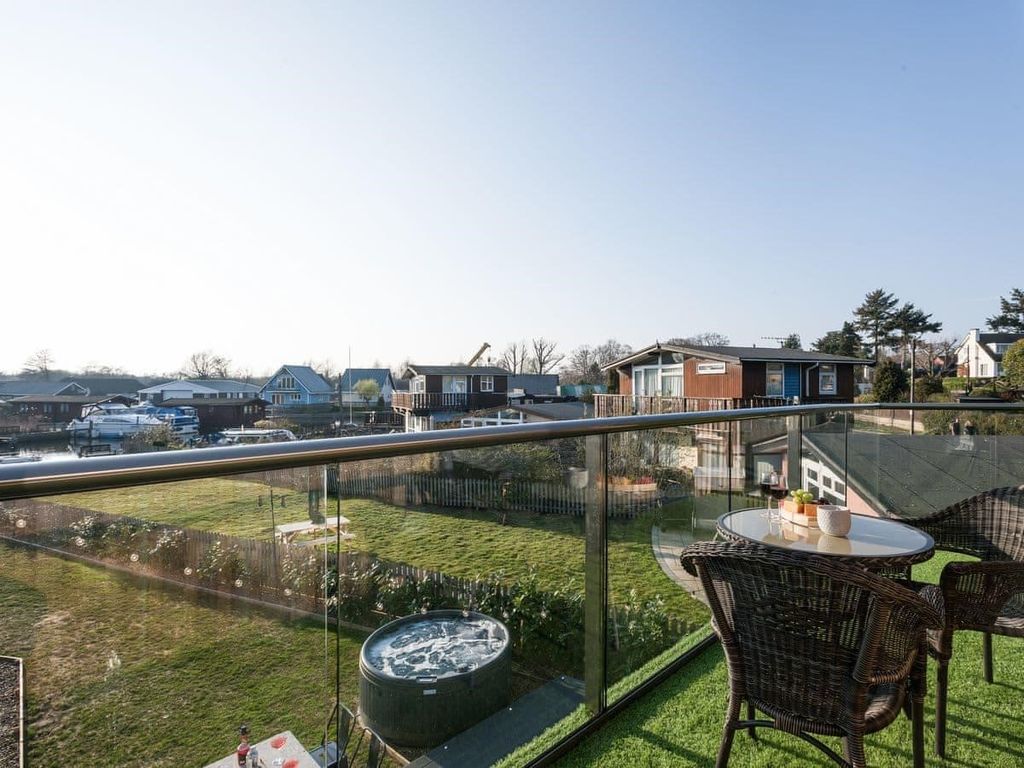 Property photo 1 of 3