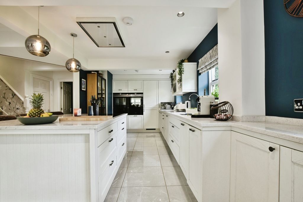 Property photo 3 of 35 Pbox-Img.Jpg