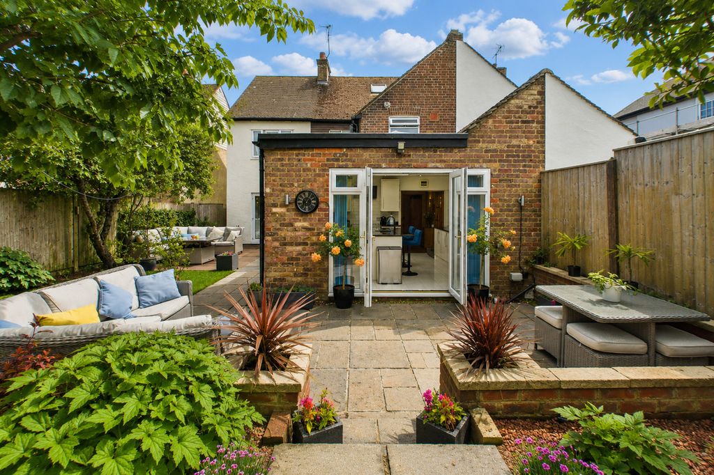 Property photo 3 of 33
