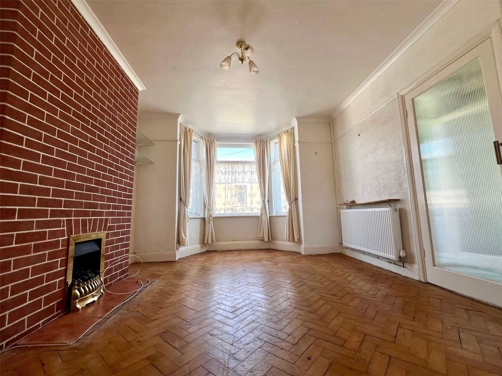 Property photo 2 of 27 Picture No. 16