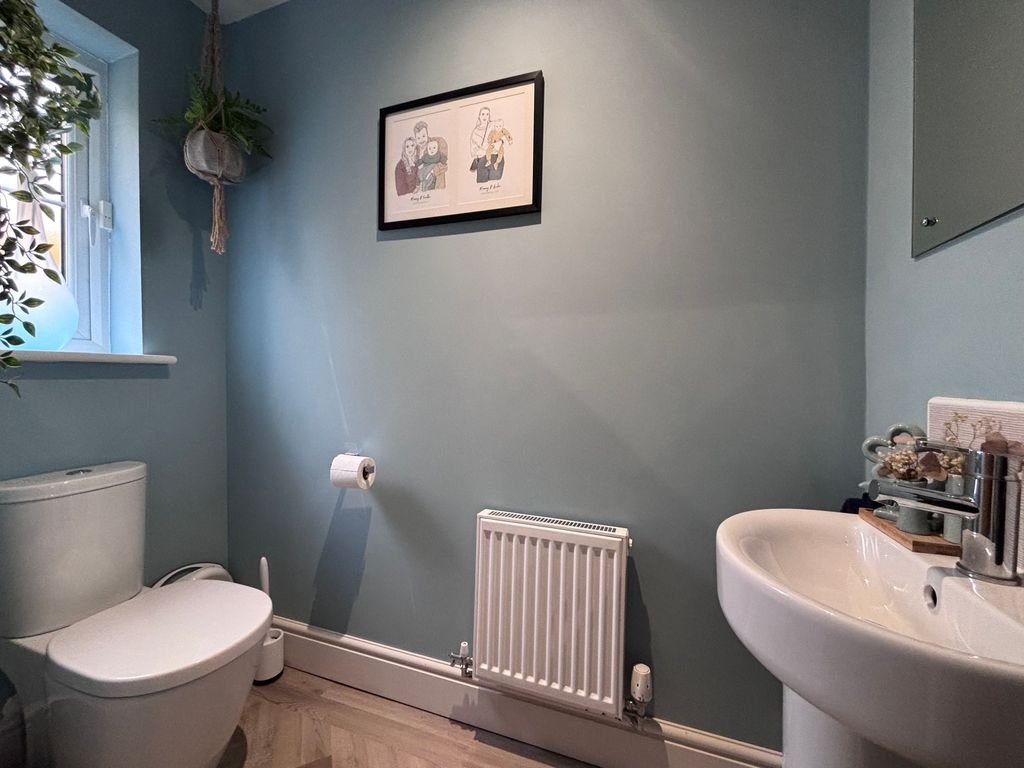 Property photo 3 of 27