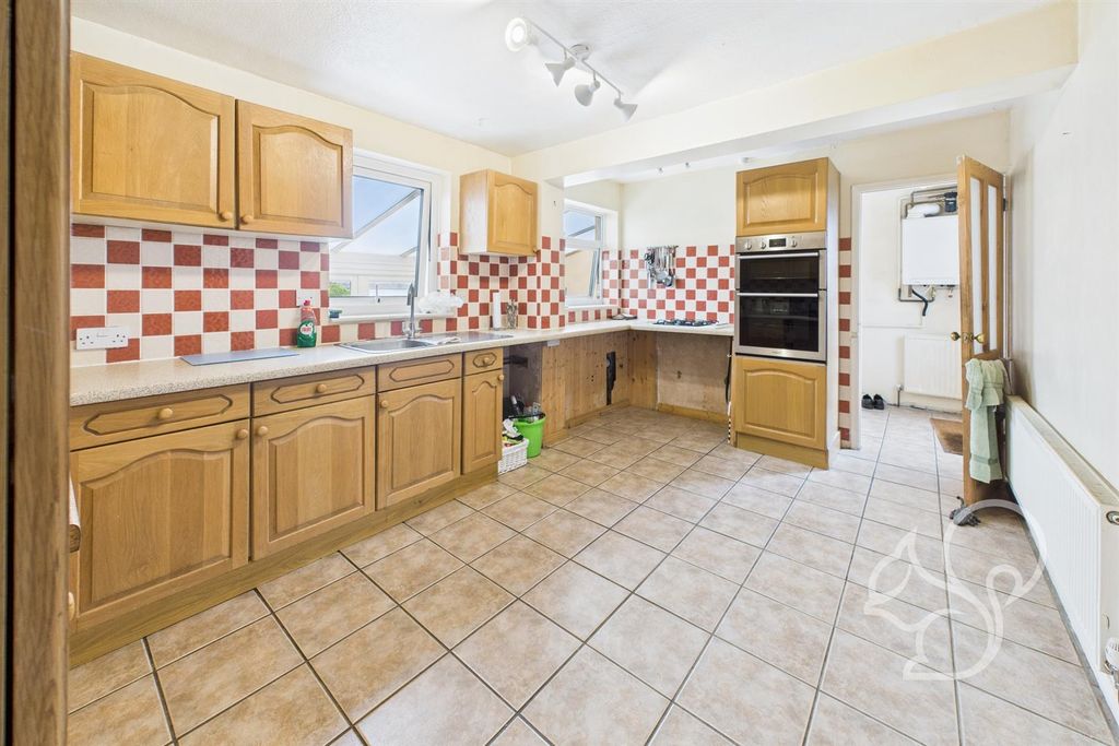 Property photo 2 of 20 Kitchen