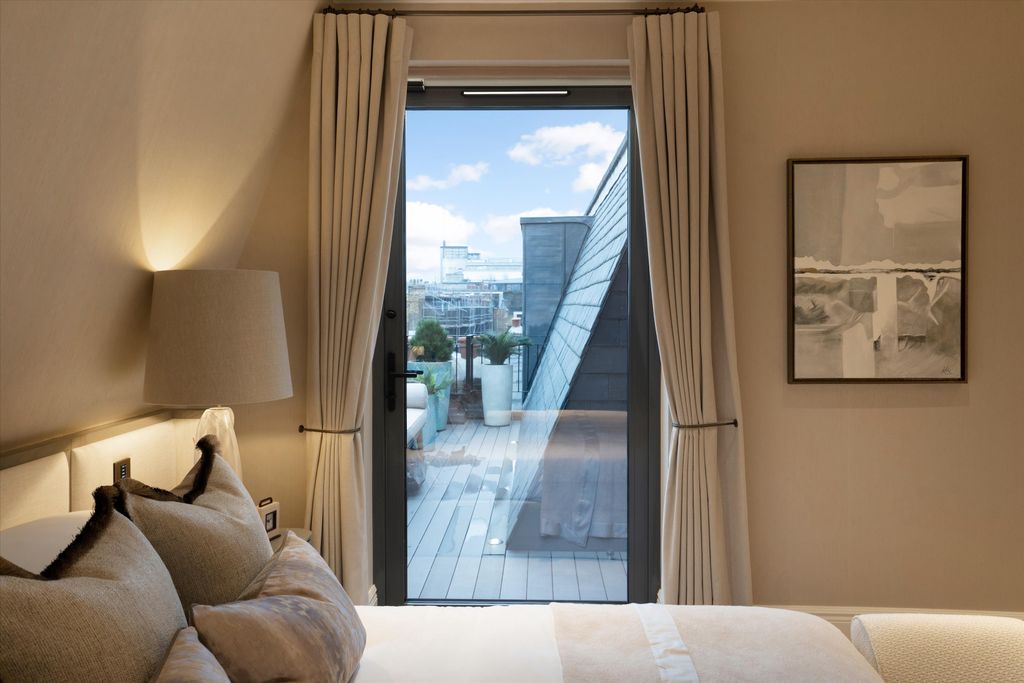 Property photo 3 of 34 Image