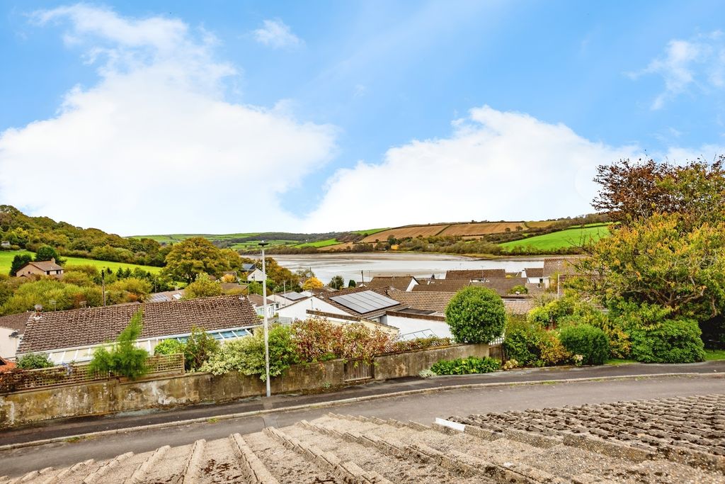 Property photo 2 of 17 Photo