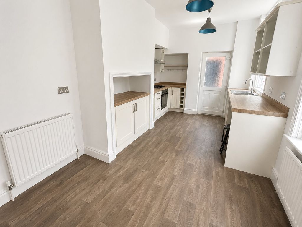 Property photo 1 of 9 Kitchen