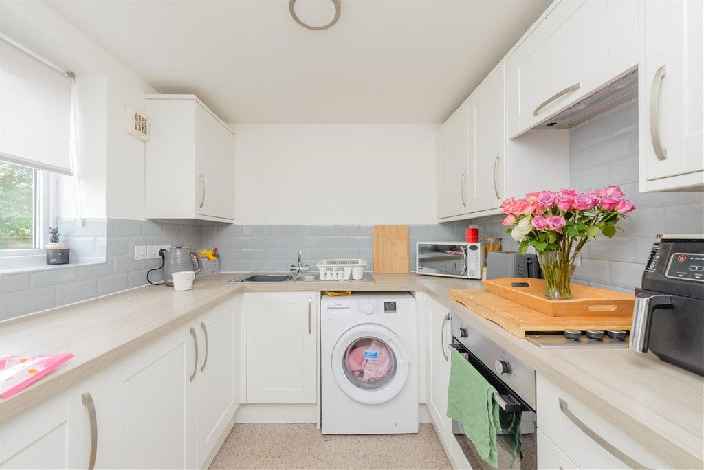 Property photo 3 of 8 Kitchen