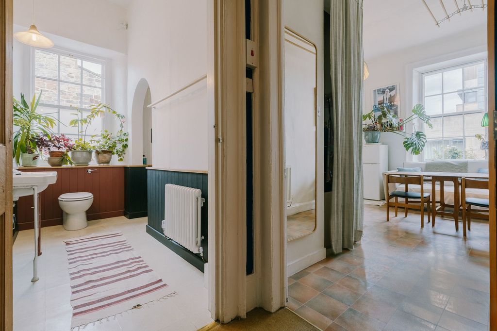 Property photo 2 of 39