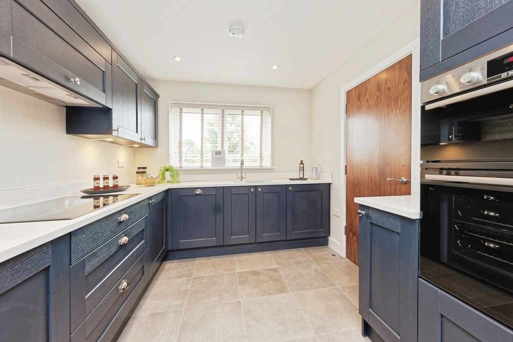 Property photo 2 of 20 Pbox-Img.Jpg