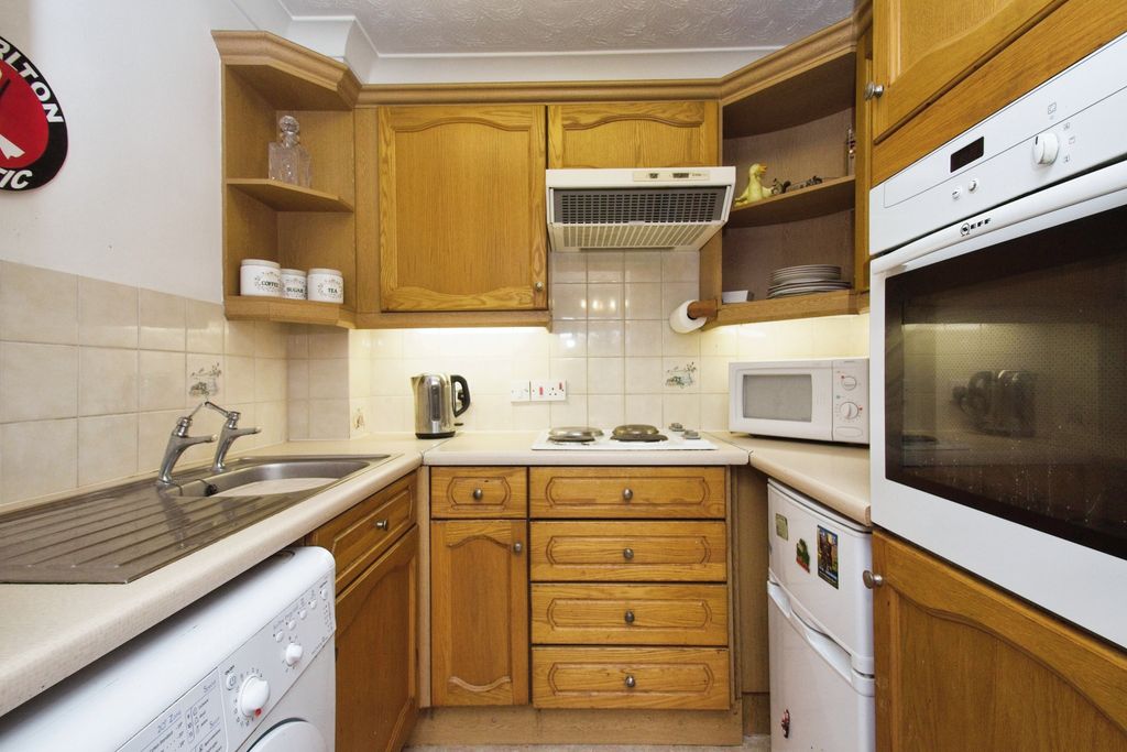 Property photo 2 of 8 Kitchen