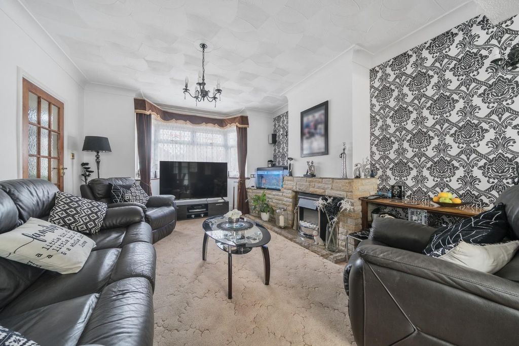 Property photo 1 of 17 1466772-10-6A2c1c1F2c5B9.Jpg