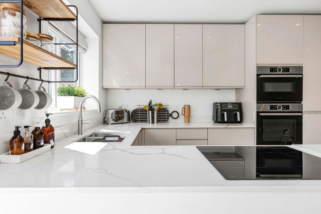 Property photo 2 of 41