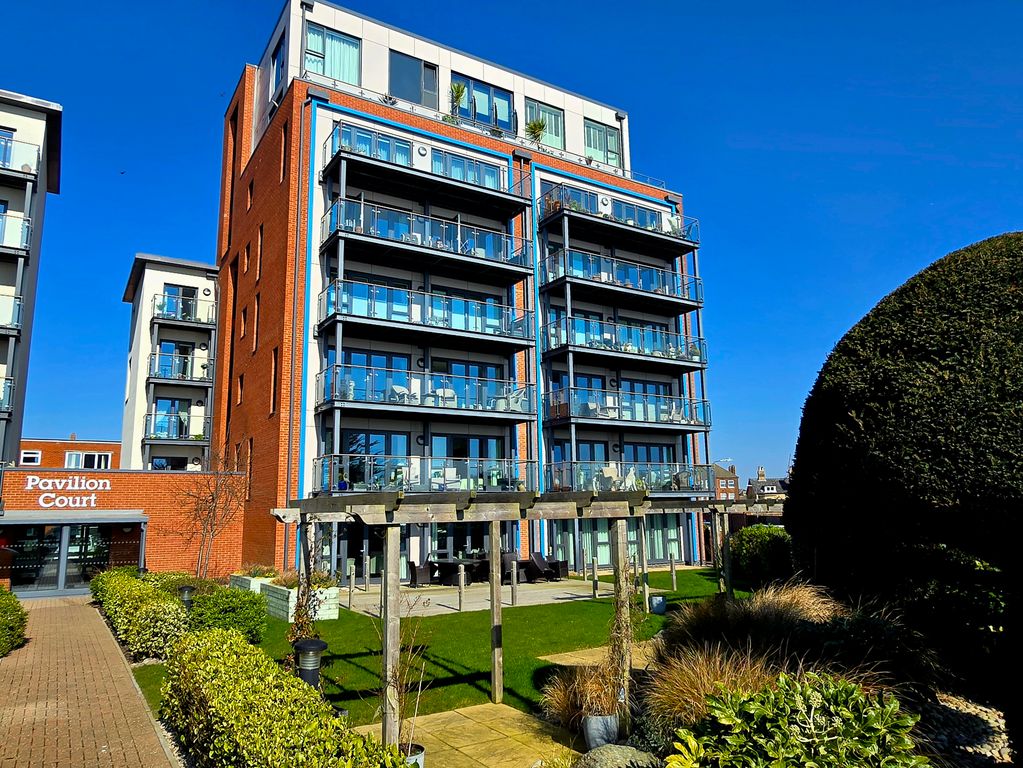 Property photo 1 of 12 Pavilion Court A