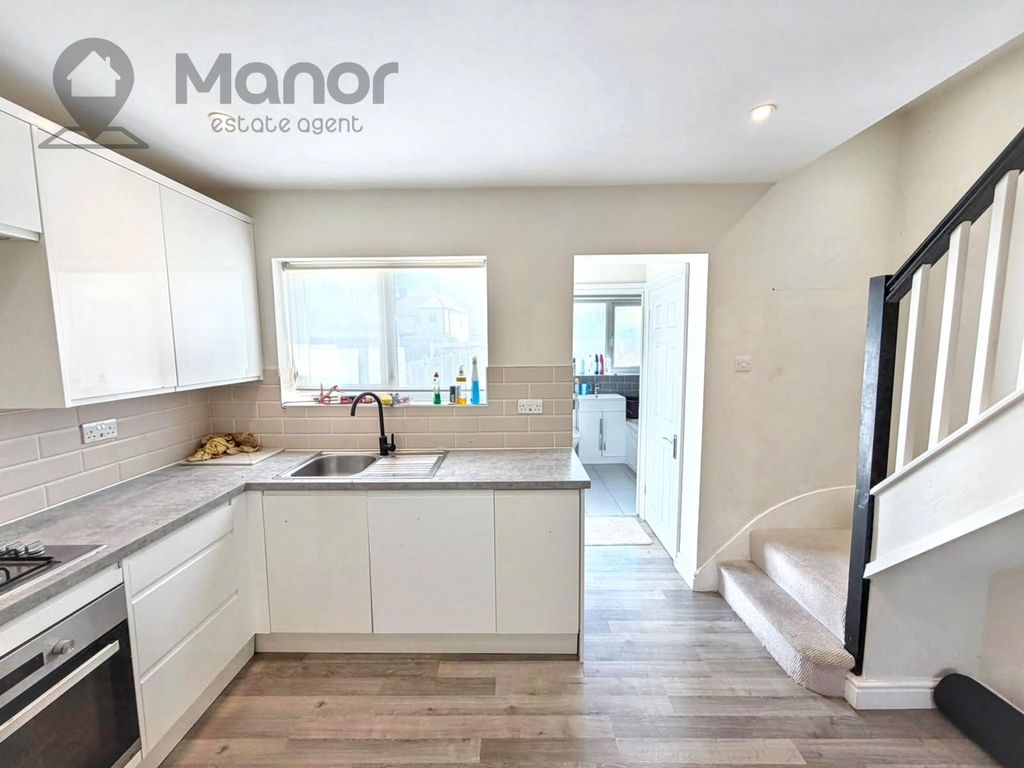Property photo 2 of 17 Kitchen