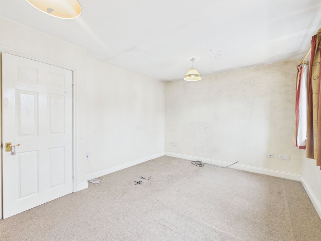 Property photo 2 of 7 Living/Dining Room