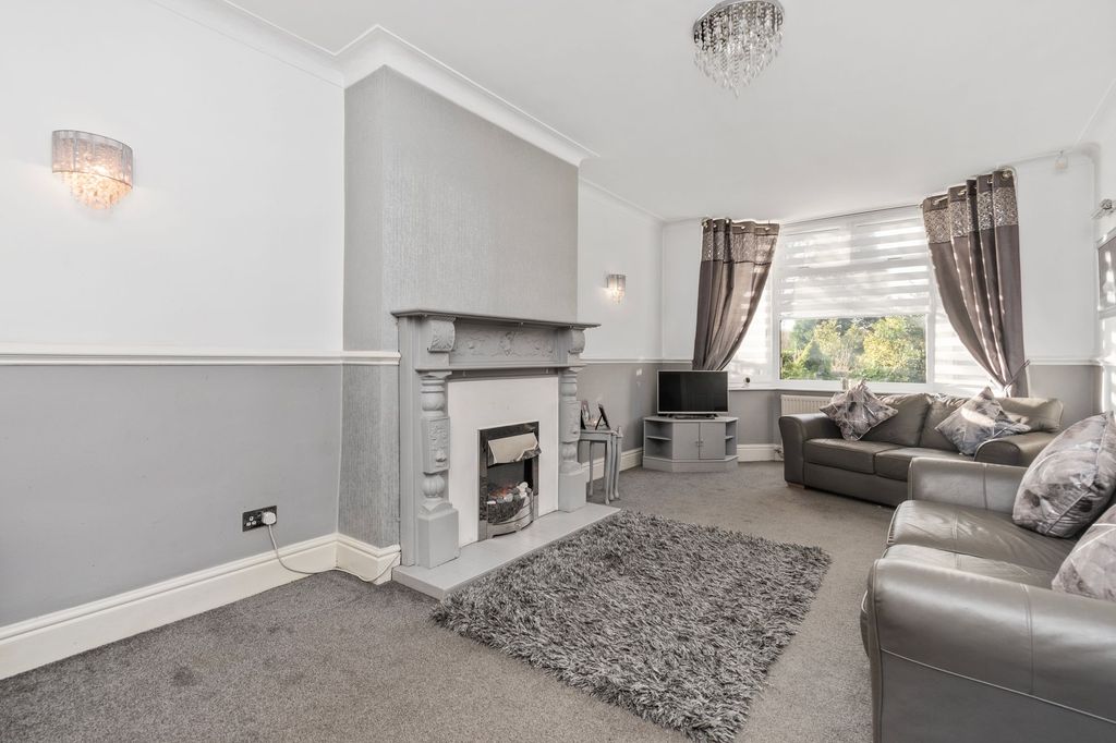 Property photo 2 of 23