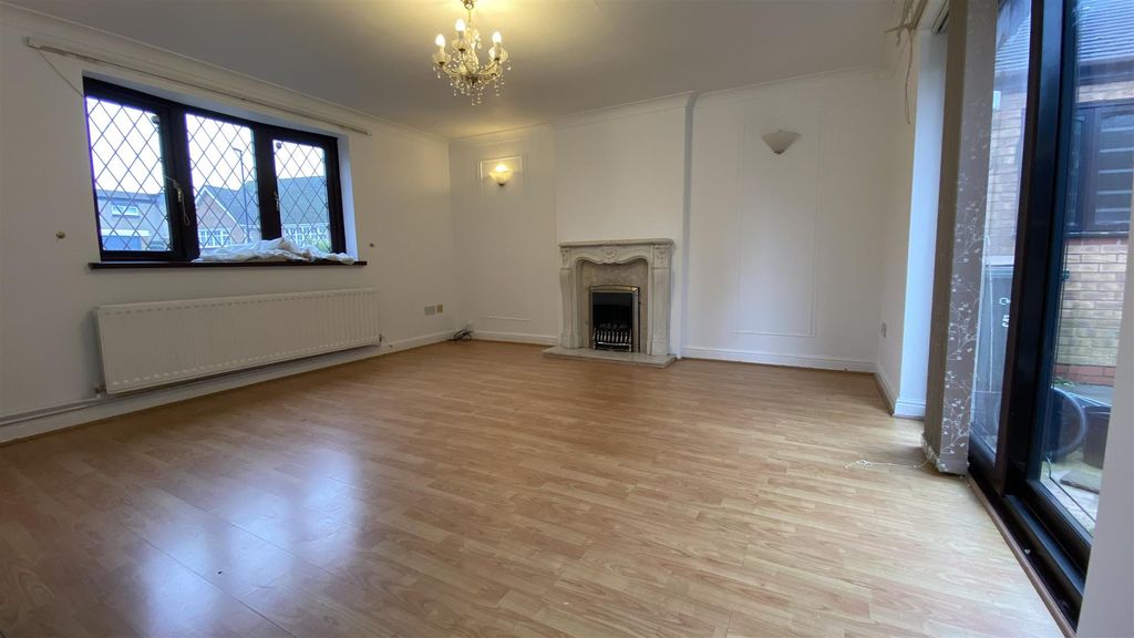 Property photo 3 of 10 Living Room.Jpg