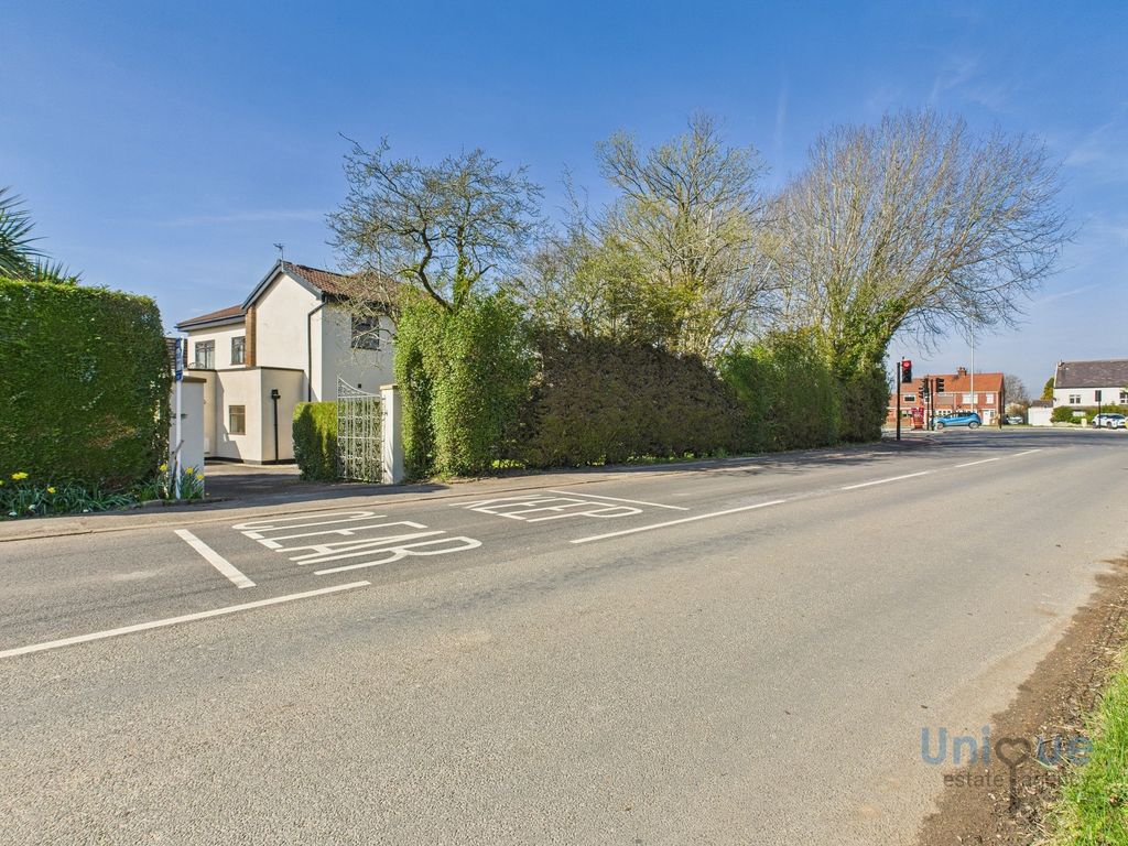 Property photo 2 of 36