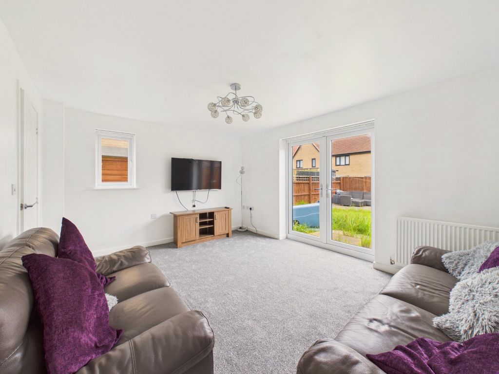 Property photo 2 of 13 4421094