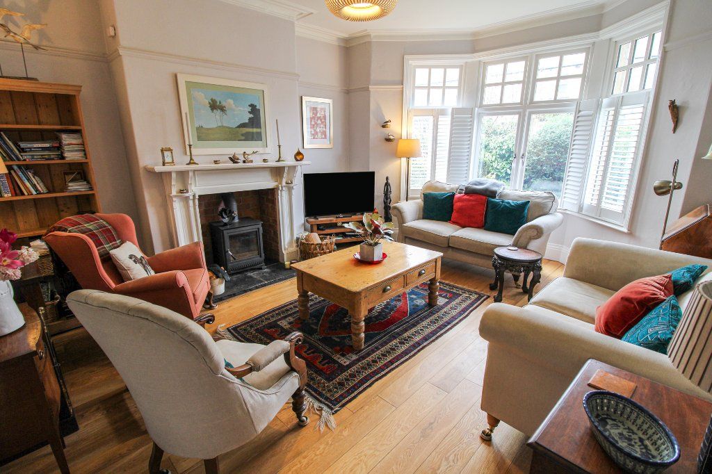 Property photo 2 of 19 Lounge