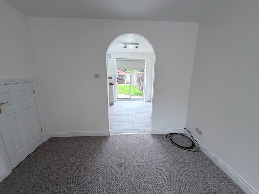 Property photo 3 of 18 Ambion 3