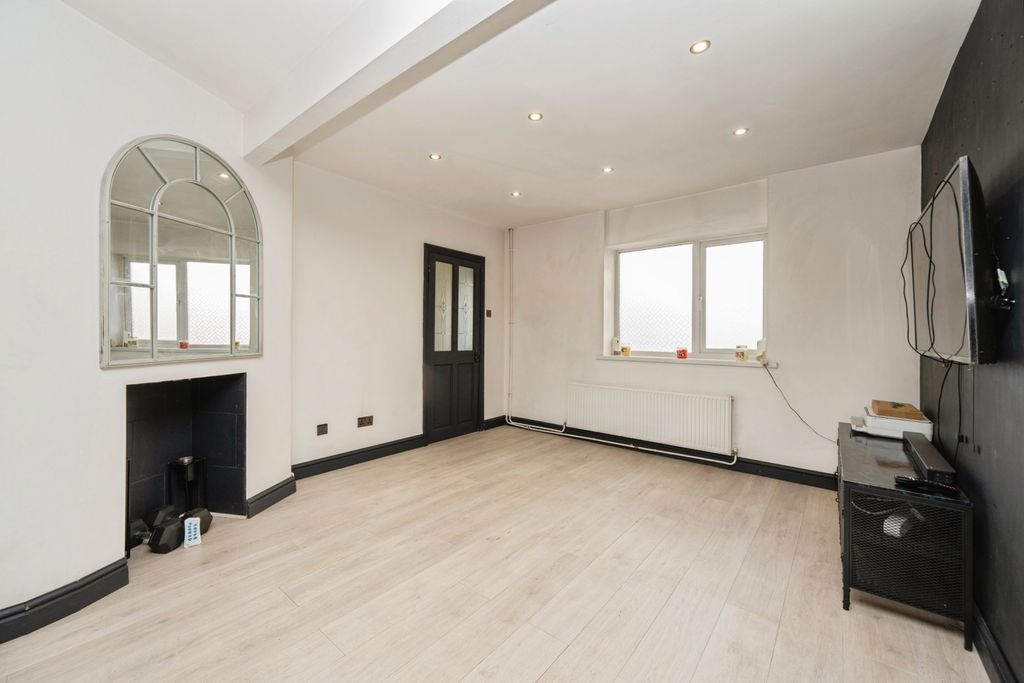 Property photo 3 of 23 Pbox-Img.Jpg