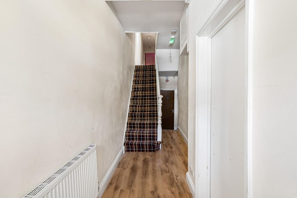 Property photo 2 of 23 Hallway