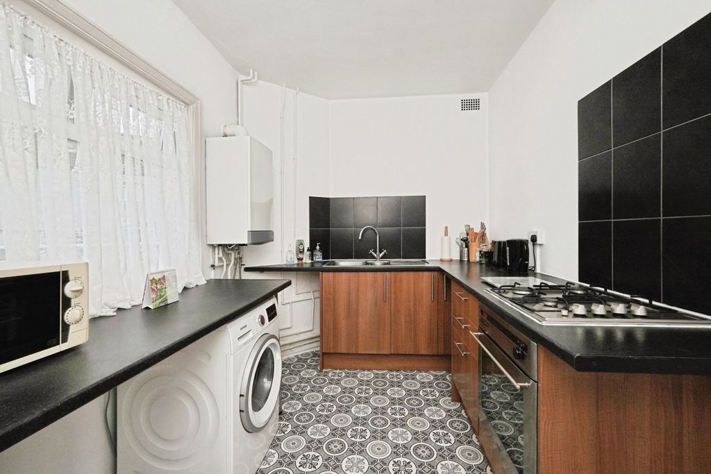 Property photo 3 of 17 Photo