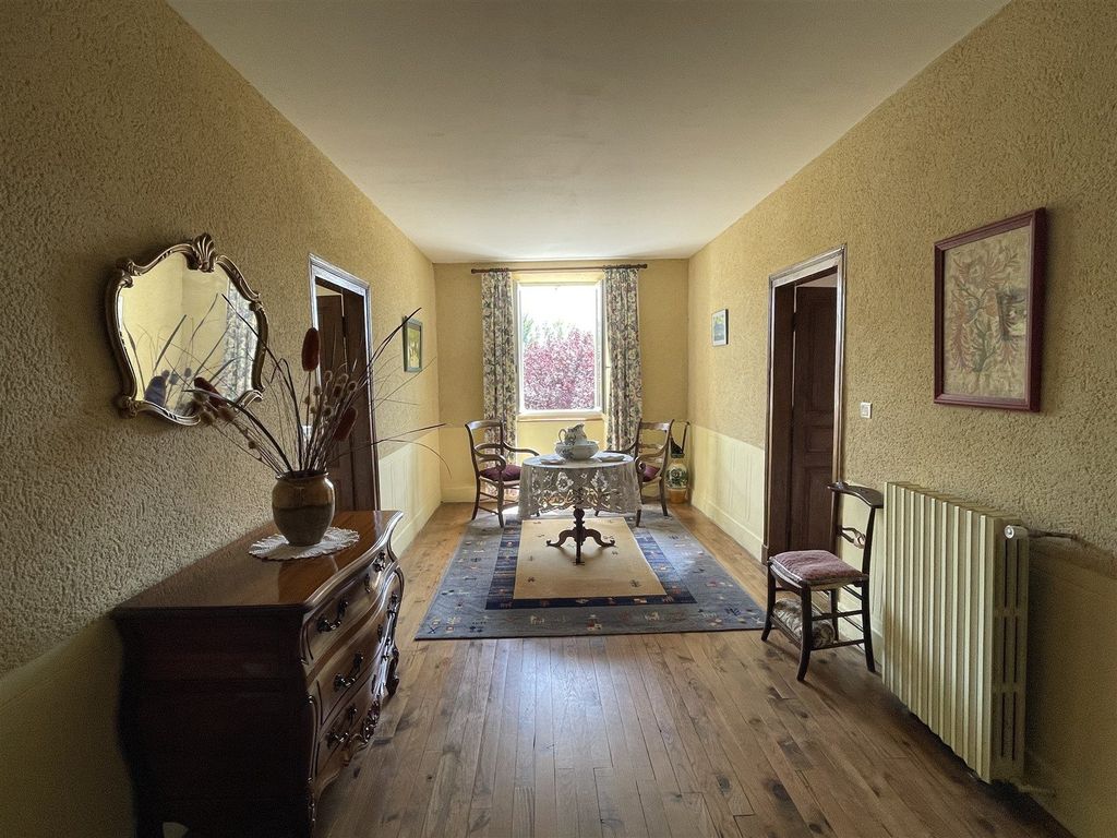 Property photo 2 of 32