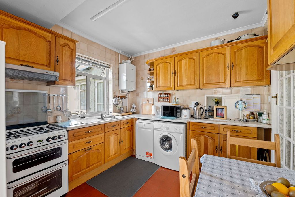 Property photo 3 of 18