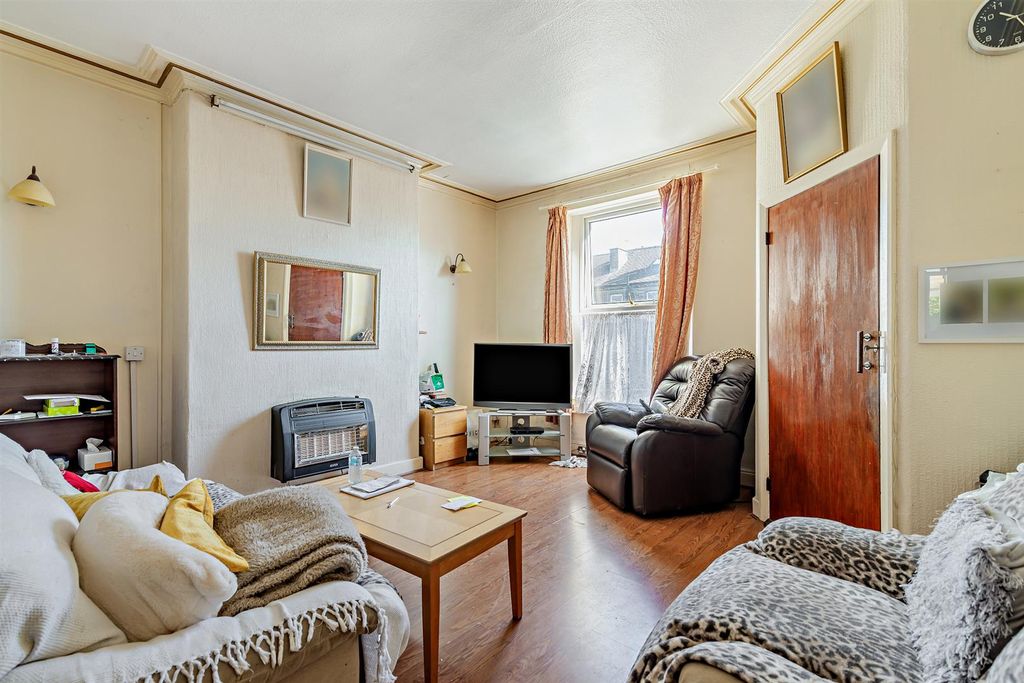 Property photo 2 of 10 8683202-Interior10-800.Jpg