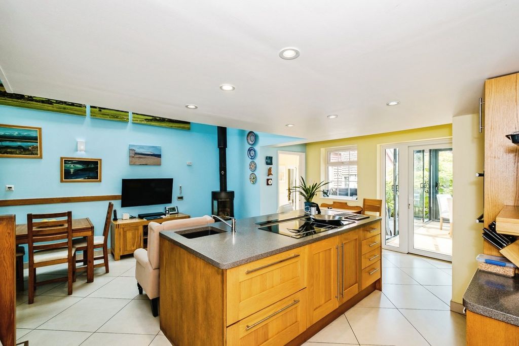Property photo 3 of 36