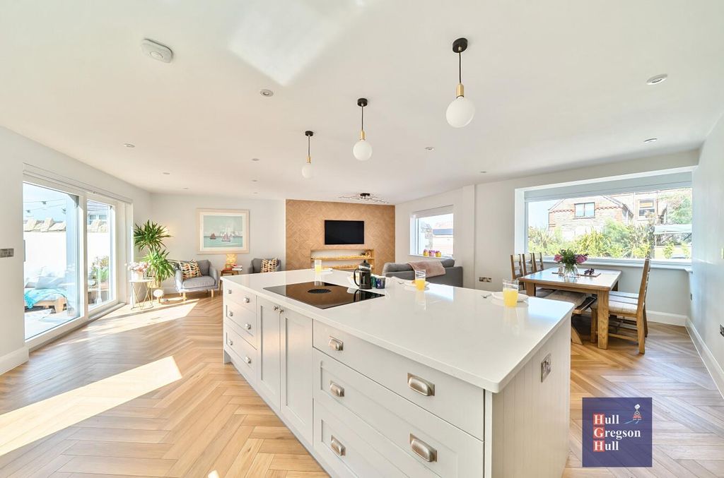 Property photo 2 of 28 676cc8d0-2Aa1-45d8-8Afe-1Df36B9B2179.Jpg