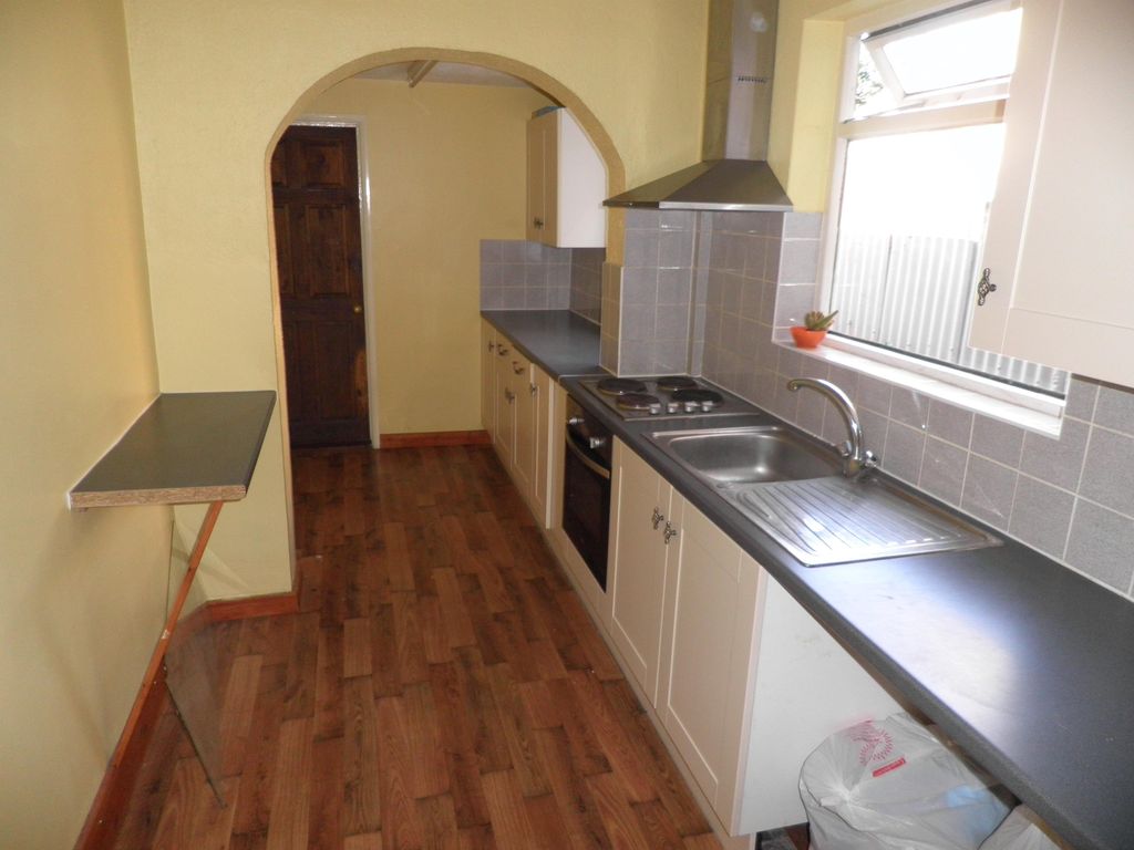 Property photo 2 of 7 Kitchen