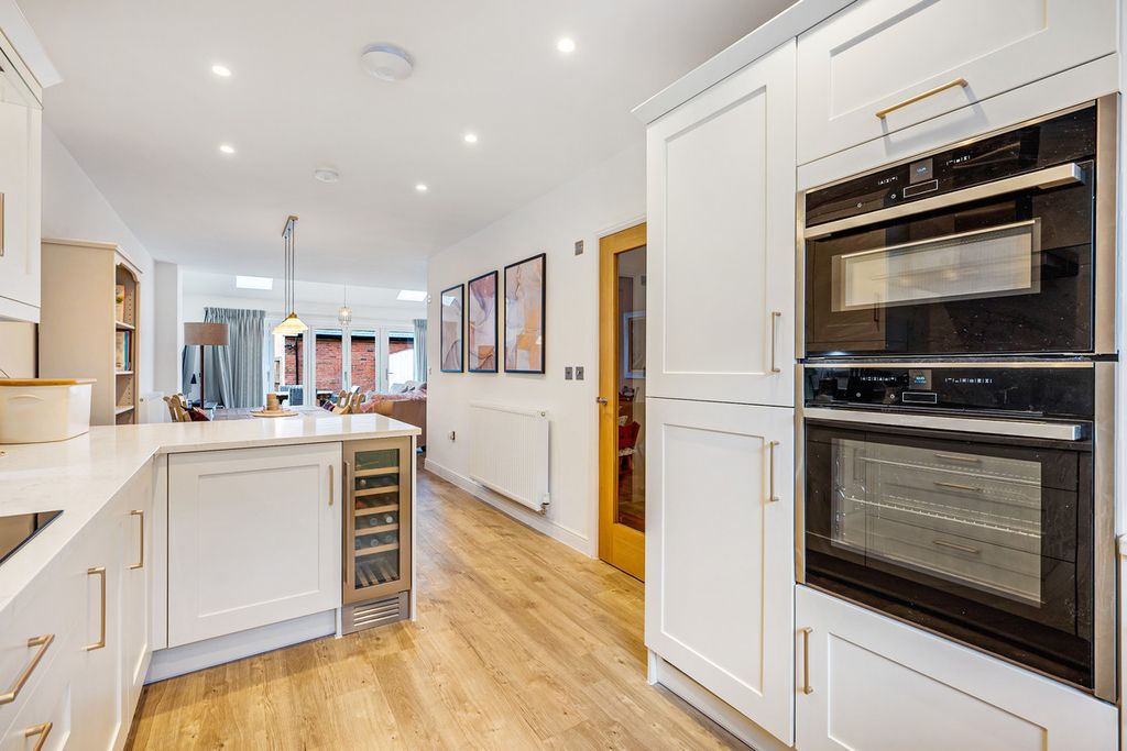 Property photo 3 of 27