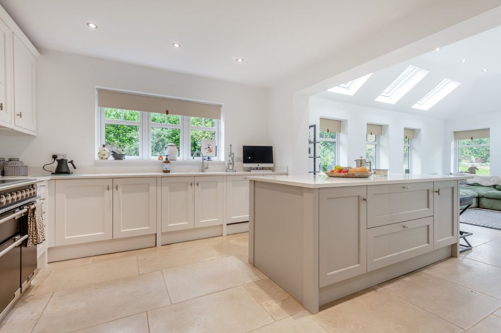 Property photo 2 of 19 Kitchen/B'fast Room