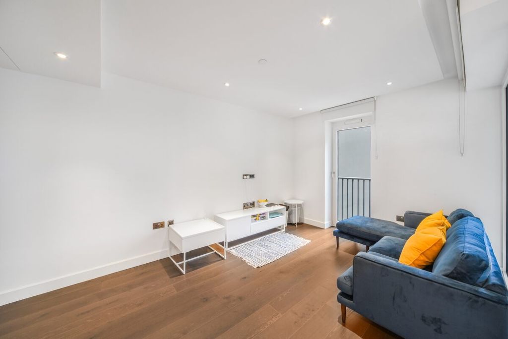 Property photo 2 of 12 Belvedere Row Apa...