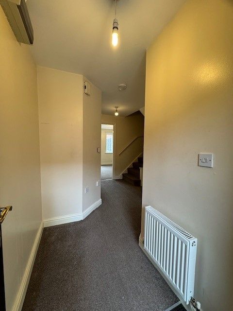 Property photo 2 of 21 Hallway