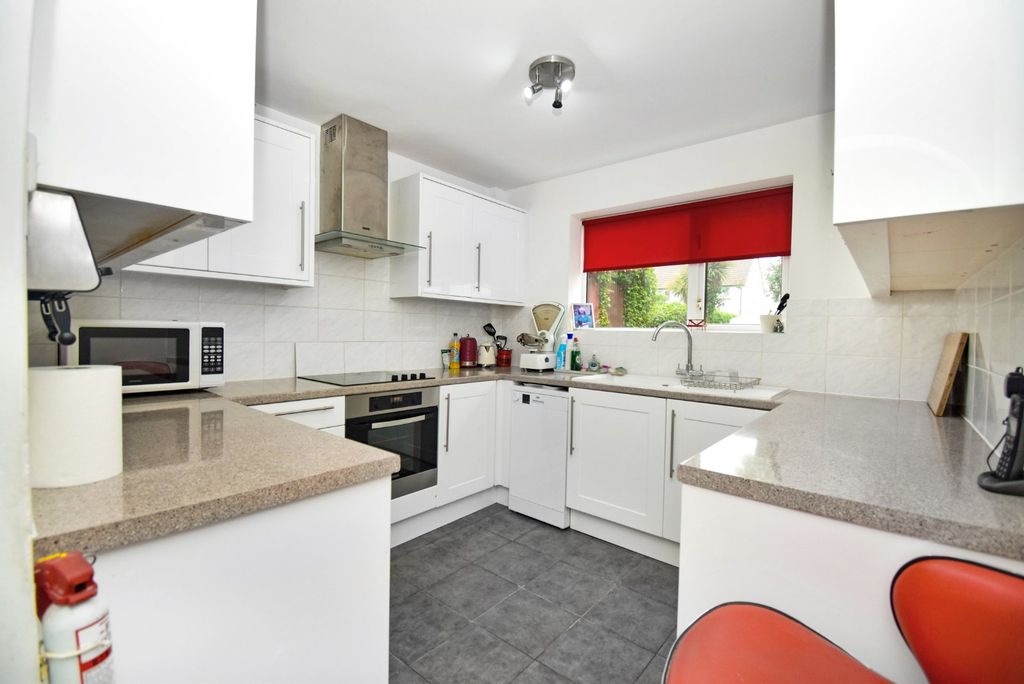 Property photo 3 of 12 Kitchen
