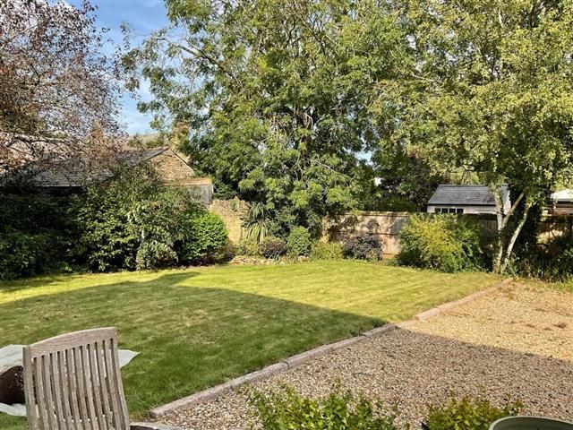 Property photo 2 of 12 Garden