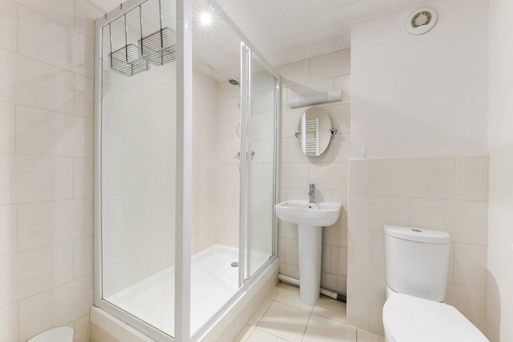 Additional image 9 of 2 bed flat for saleGodstone Road, Lingfield RH7