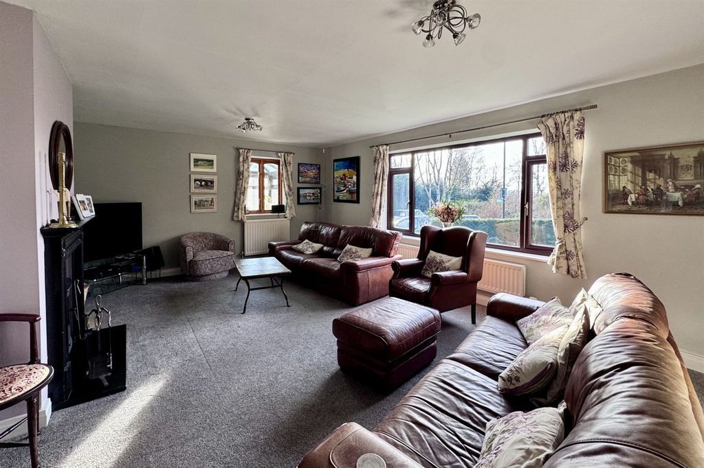 Additional image 8 of 5 bed detached house for saleHaywards Close, Glossop SK13