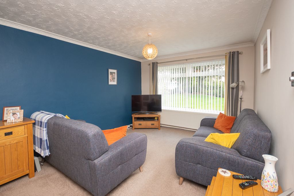 Property photo 2 of 17 Lounge