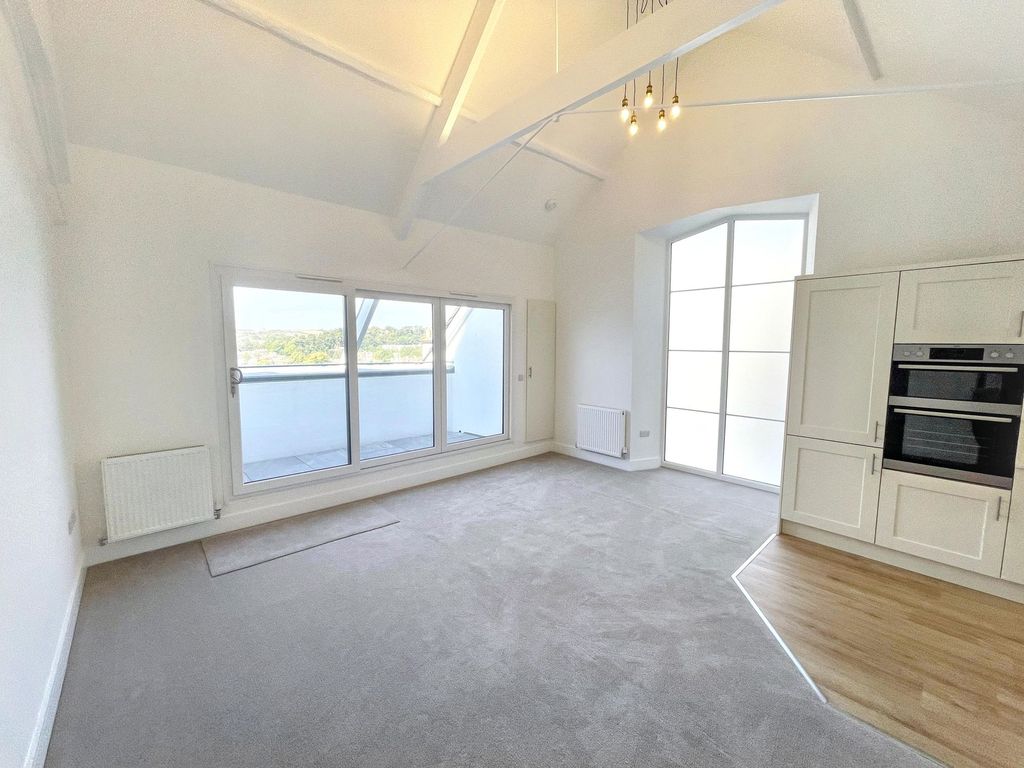 Property photo 3 of 31