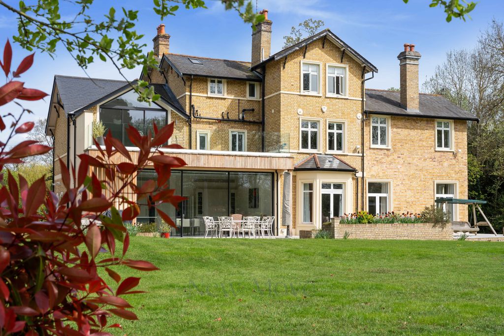 Property photo 1 of 26 Exceptional Gated Seven Bedroom Estate Set Within 3.1 Acres Between Wimbledon &amp; Epsom And Near Private Members Clubs.