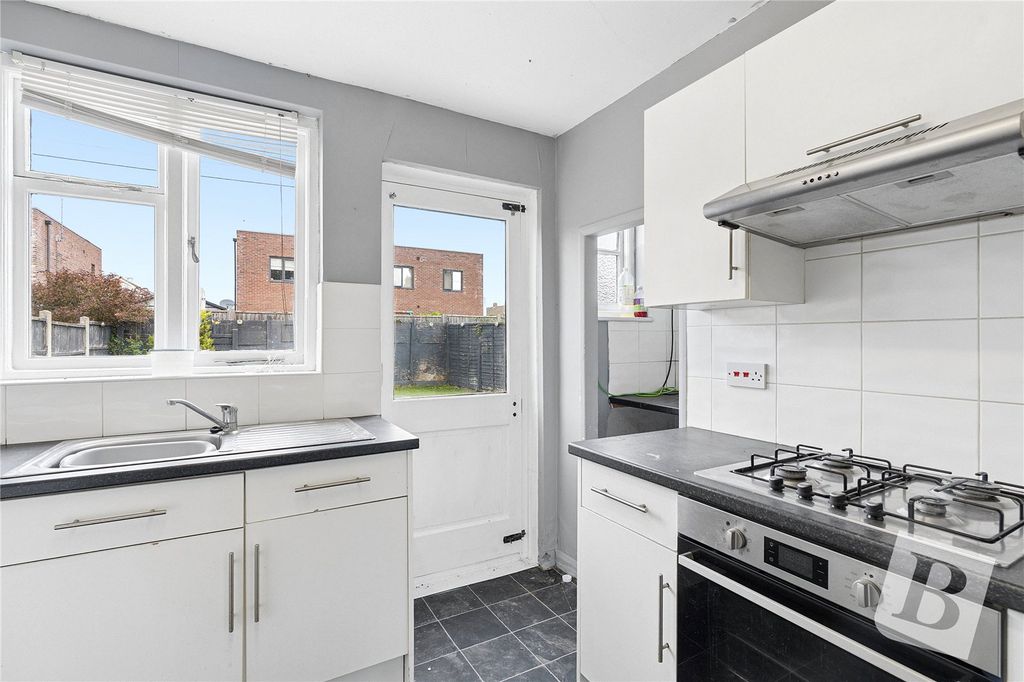 Property photo 3 of 12 Kitchen